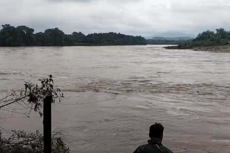 Jharkhand Weather: झारखंड में भारी बारिश से नदियां उफान पर, पतरातू डैम के खोले गए पांच फाटक
