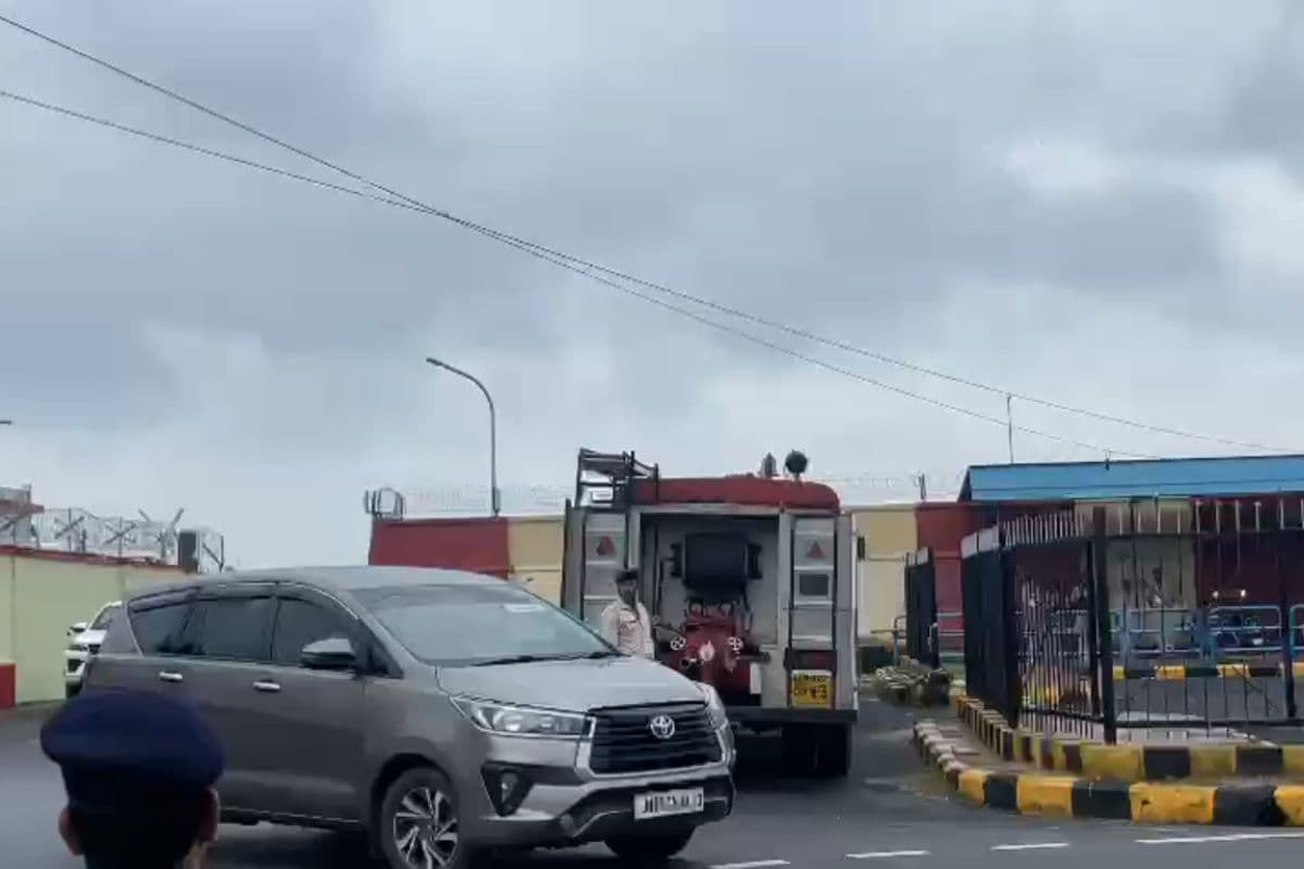 रांची एयरपोर्ट से सड़क मार्ग से जमशेदपुर के लिए रवाना हुआ पीएम मोदी का काफिला, देखें VIDEO