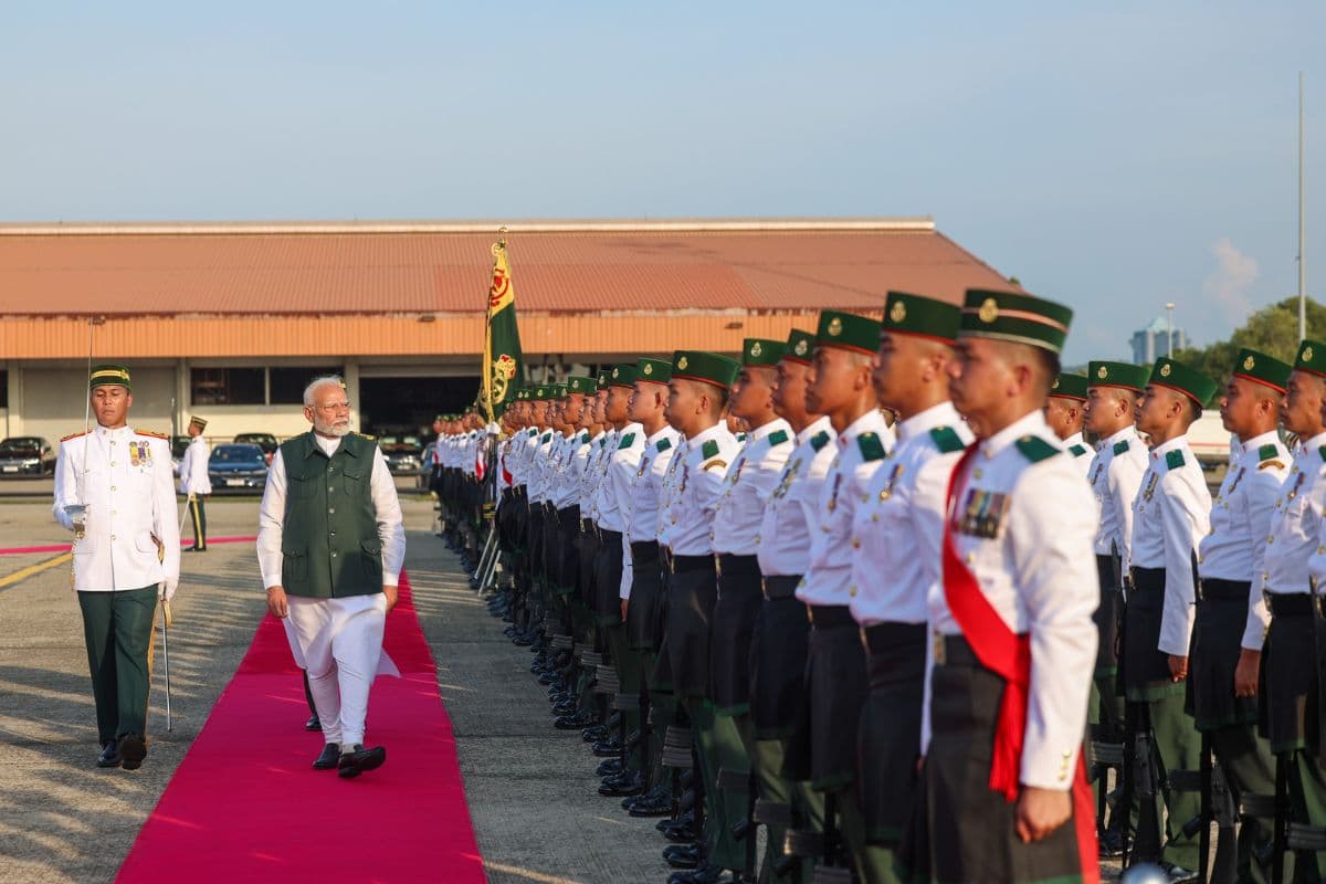 ब्रुनेई के सुल्तान से मुलाकात के बाद आज सिंगापुर पहुंचेंगे PM Modi, जानें क्या है एक्ट ईस्ट पॉलिसी