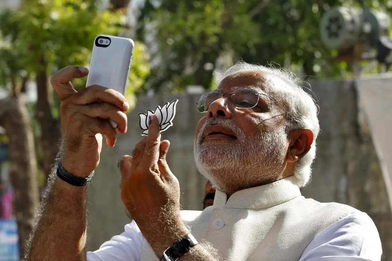 PM Narendra Modi Phone: पीएम मोदी करते हैं इस खास मोबाइल का इस्तेमाल, जानिए पूरी बात