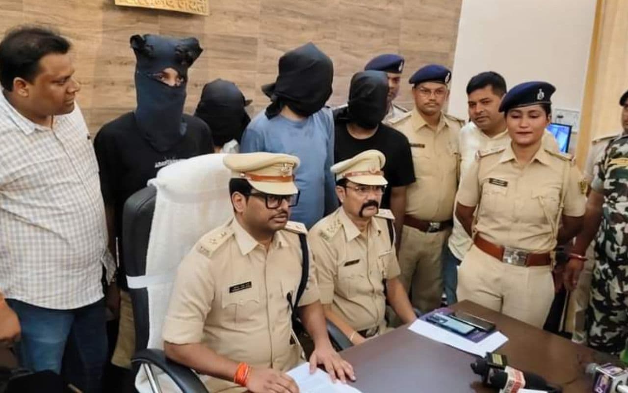 Purnia Tanishq Loot: करोड़ों की डकैती में शामिल 5 अपराधी गिरफ्तार, CCTV फुटेज से हुआ खुलासा