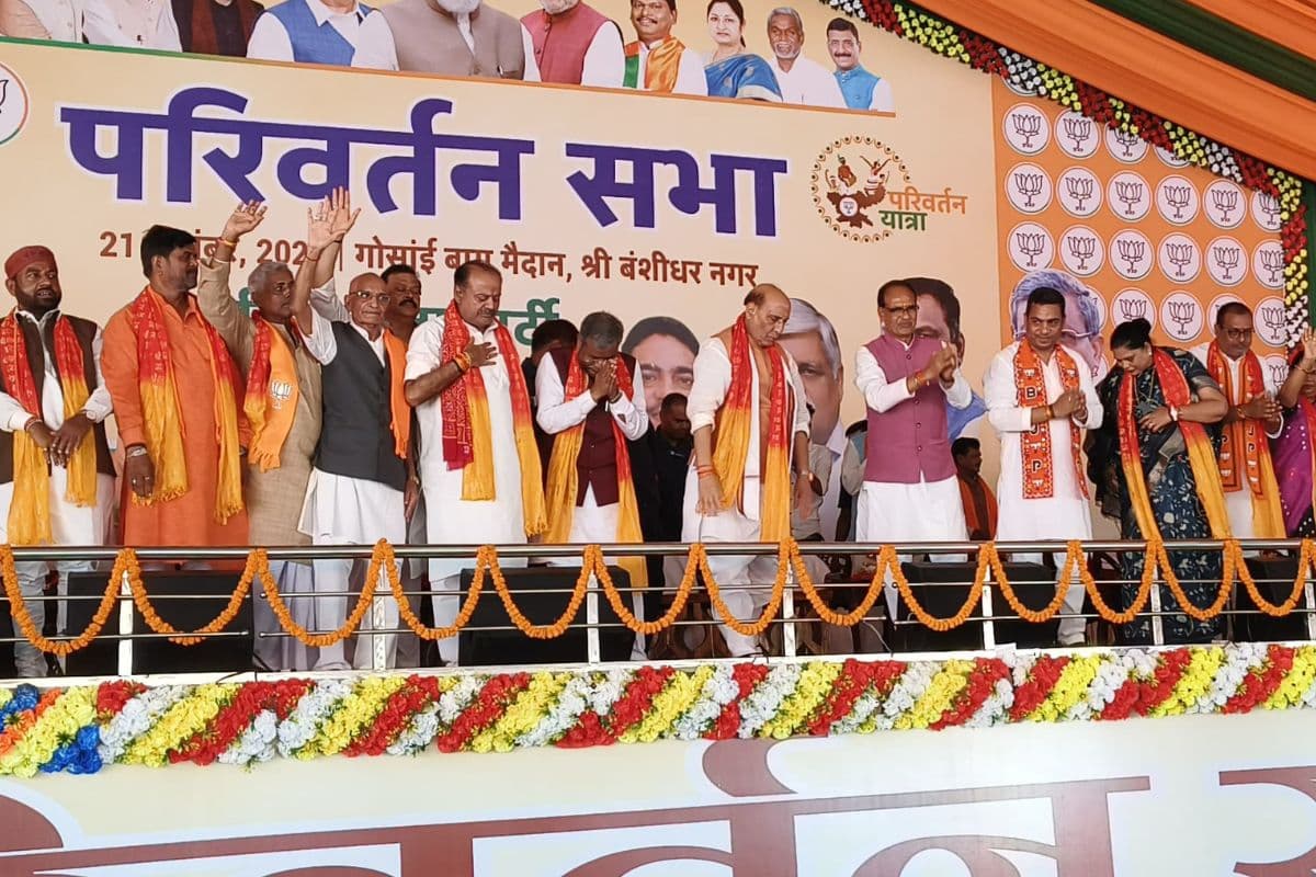 Jharkhand Politics: राजनाथ सिंह ने हेमंत सोरेन पर साधा निशाना, JMM-कांग्रेस-RJD को बताया स्पीड ब्रेकर