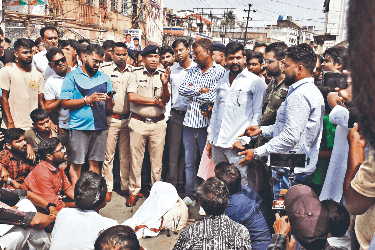 Durga Puja से पहले रांची में माहौल बिगाड़ने का प्रयास, धार्मिक स्थलों के पास प्रतिबंधित मांस से हुआ बवाल