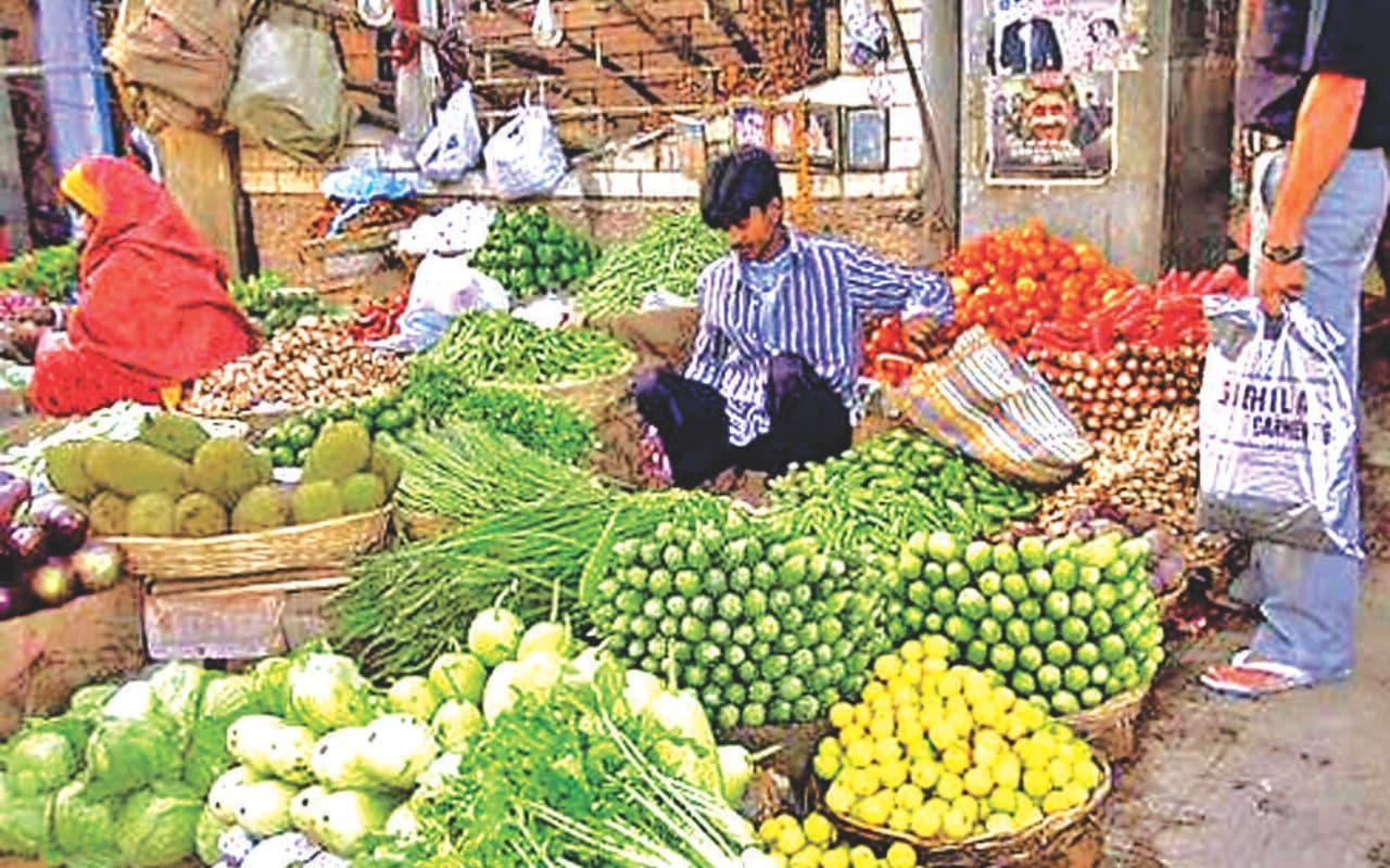 Muzaffarpur News: एक किलो आलू-प्याज के भाव में मिल रही पांच किलो हरी सब्जी, साग भी हुआ महंगा