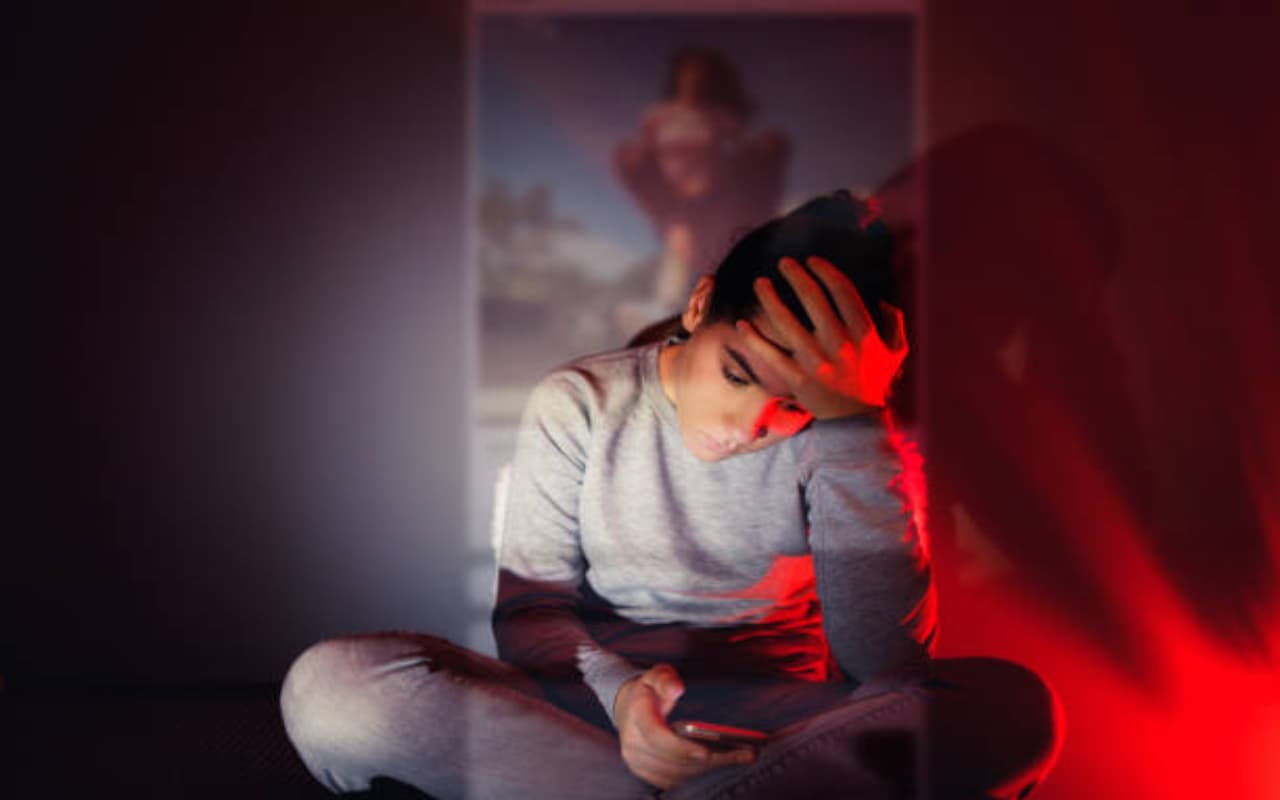 Relationship Tips: भूलकर भी अपने पार्टनर को मैसेज में न भेजें ये चीजें, रिश्ता टूटने का रहता है खतरा Relationship Tips: भूलकर भी अपने पार्टनर को मैसेज में न भेजें ये चीजें, रिश्ता टूटने का रहता है खतरा