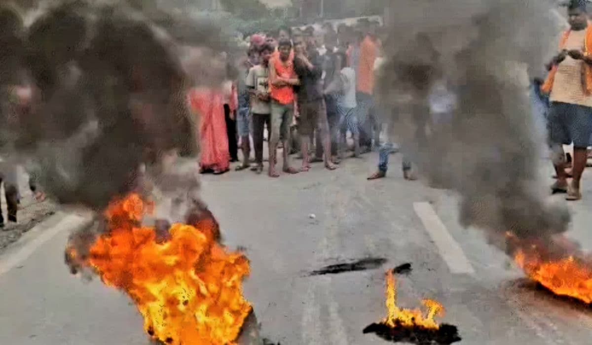 समस्तीपुर में मुर्गीफार्म कारोबारी की गोली मारकर हत्या, आक्रोशित ग्रामीणों ने समस्तीपुर-पटना मार्ग को किया जाम