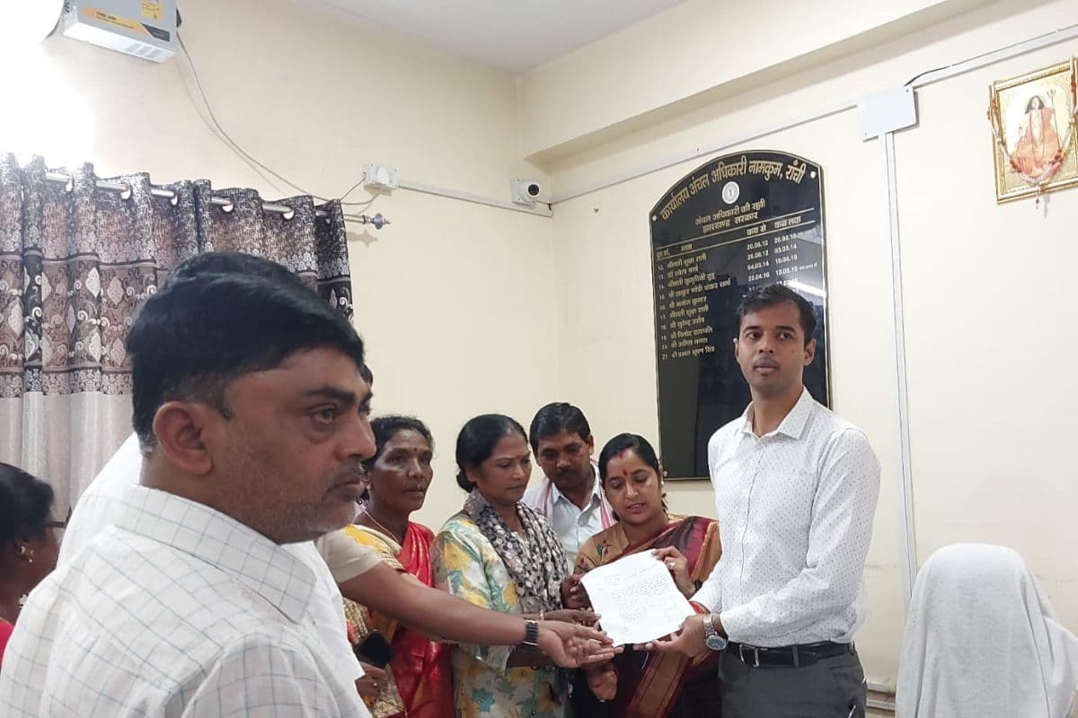 Viral Video मामले की जांच करने रांची के नामकुम सीओ ऑफिस पहुंचे एसडीओ, बयान दर्ज