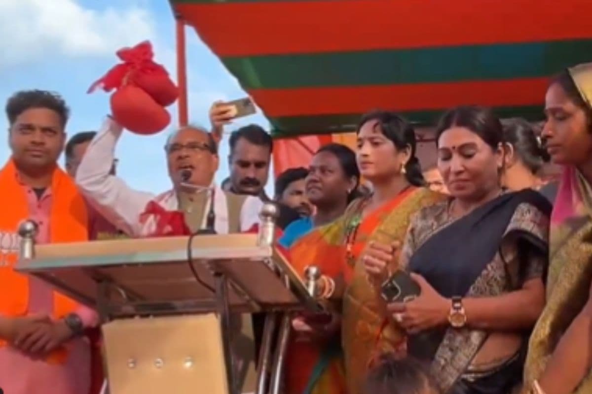 BJP Parivartan Yatra: शिवराज सिंह चौहान हेमंत सोरेन सरकार पर जमकर बरसे, मंईयां योजना को बताया चुनावी स्टंट