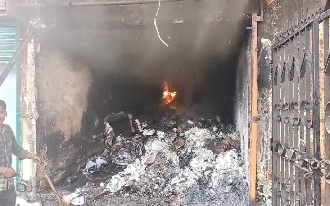Bihar News: सुपौल नगर परिषद कार्यालय में लगी भीषण आग, स्टोर रूम में रखा सामान जलकर हुआ राख
