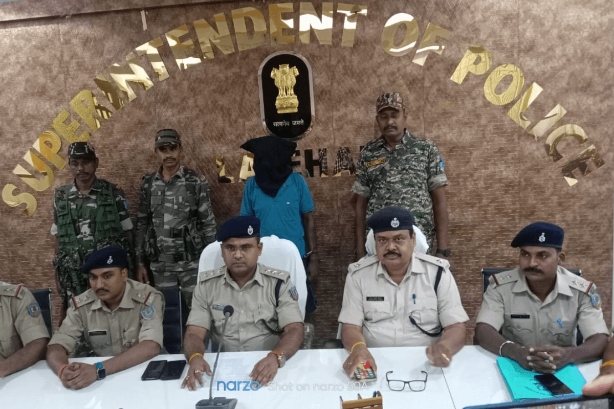 Jharkhand Naxal News: 5 लाख का इनामी उग्रवादी देख रहा था फुटबॉल मैच, पुलिस ने बीच मैच में धर दबोचा