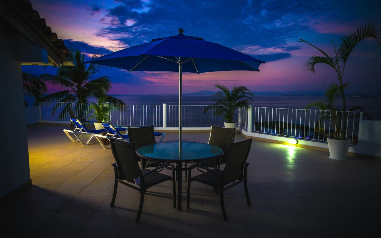 Vastu Tips: घर की छत पर भूलकर भी न रखें ये चीजें, जीवन में आ सकती है मुसीबत