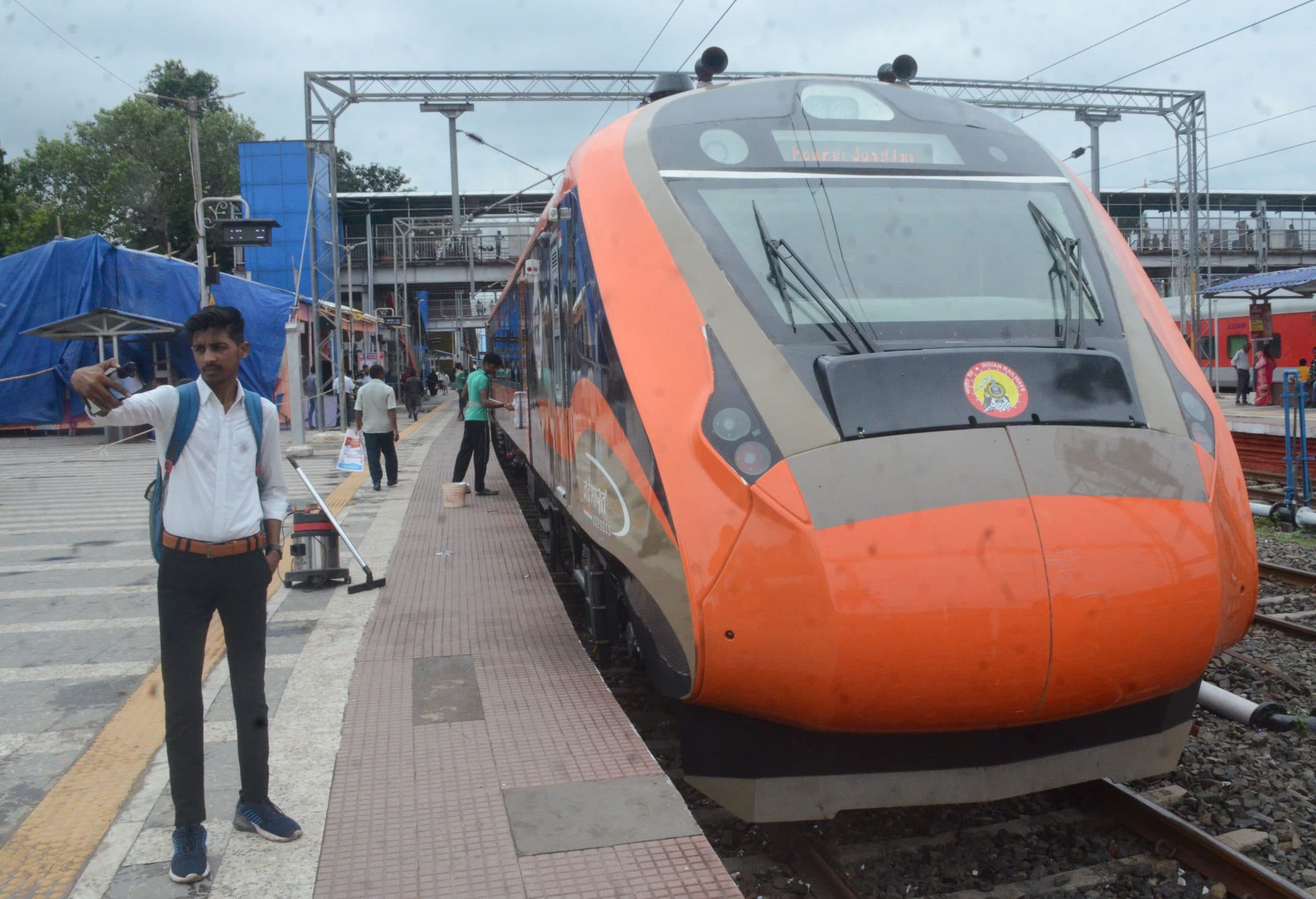 Vande Bharat: भागलपुर-हावड़ा वंदे भारत को पीएम ऑनलाइन दिखाएंगे हरी झंडी, इस दिन से होगा स्थायी परिचालन