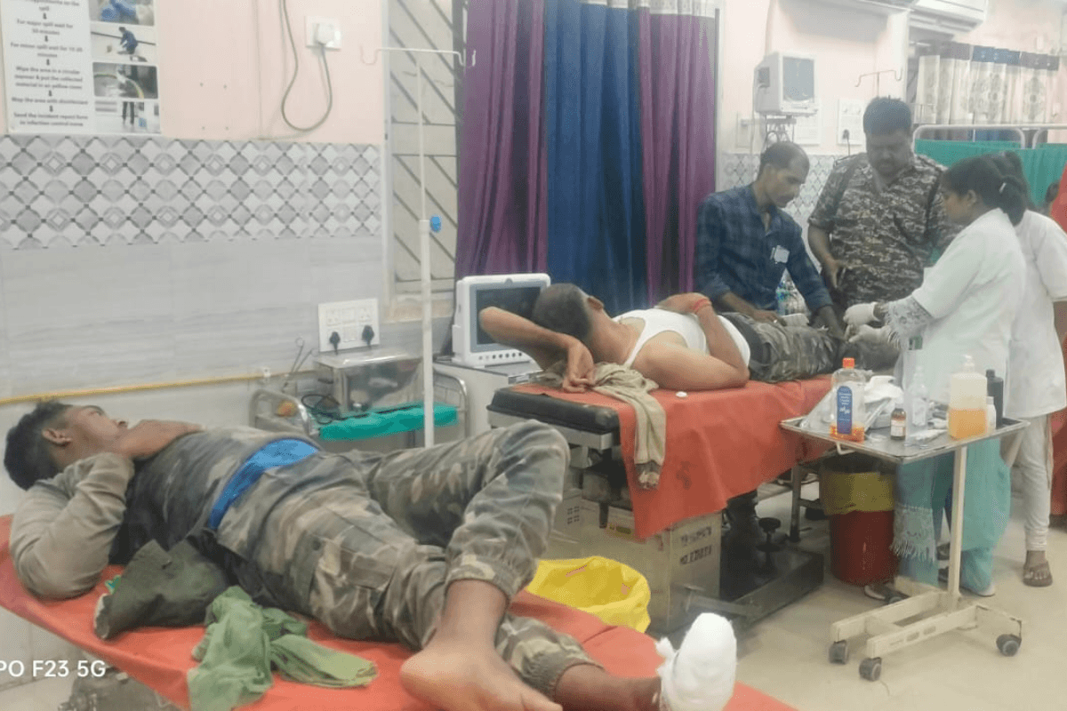 Jharkhand Naxal News: लातेहार में पुलिस और उग्रवादियों के बीच हुई मुठभेड़, दो जवान को लगी गोली