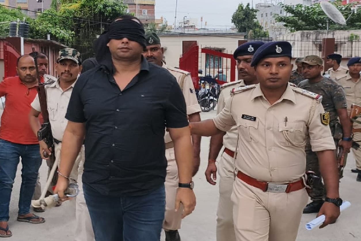 Crime News: 10 लाख के विदेशी पिस्टल के साथ उत्तर बिहार का कुख्यात शूटर गोविंद गिरफ्तार