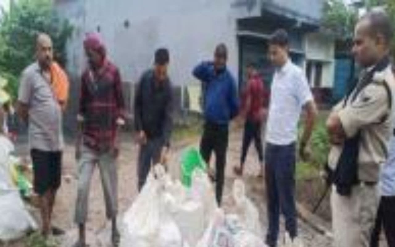 Banka News: बांका में नकली कीटनाशक दवा बनाने वाली फैक्ट्री का भंडाफोड़, करोड़ की दवा के साथ फैक्ट्री संचालक गिरफ्तार