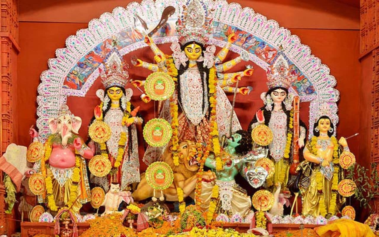 Maa Durga Ki Aarti: जय अम्बे गौरी मैया जय श्यामा गौरी... अम्बे तू है जगदम्बे काली जय दुर्गे खप्पर वाली...