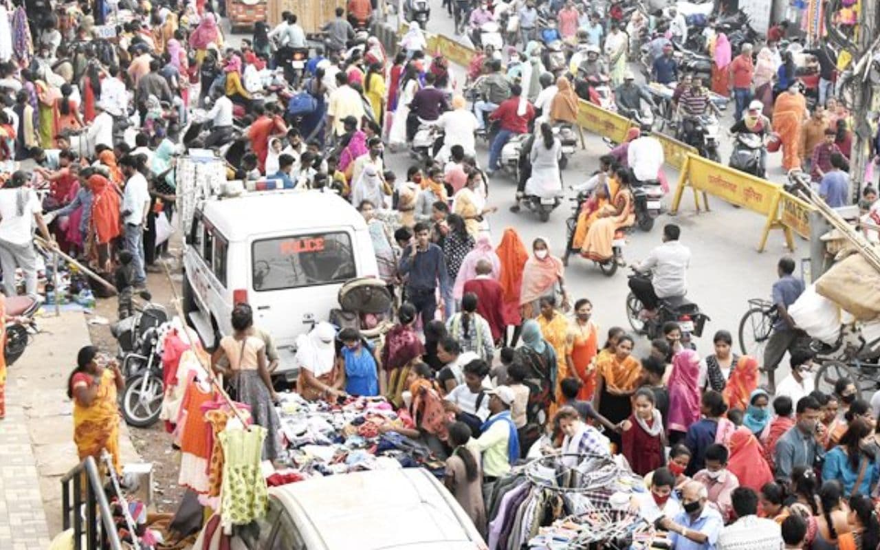 Begusarai News : धनतेरस पर 160 करोड़ का हुआ कारोबार, सबसे अधिक सर्राफा बाजार रहा गुलजार