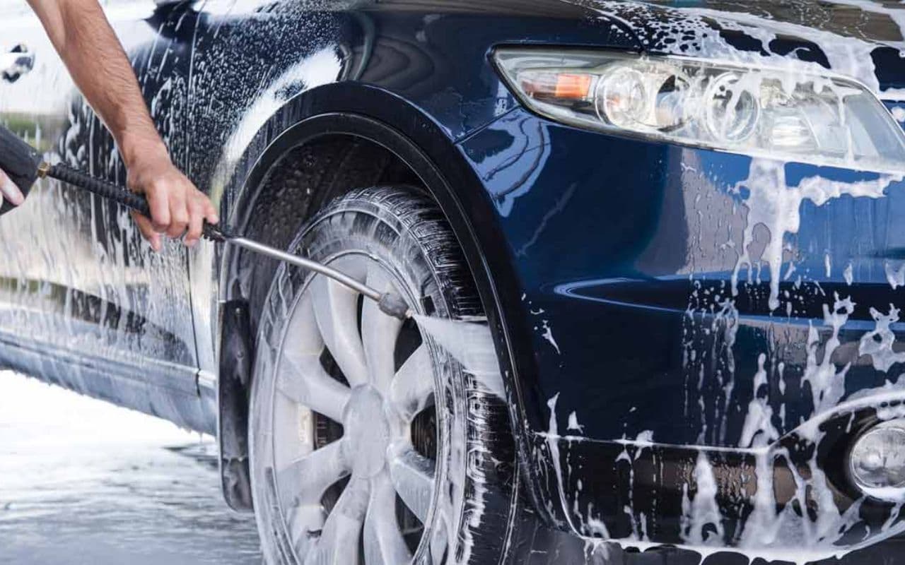 Bihar News: बक्सर के अनुराग को स्टार्टअप के लिए सरकार से मिला 10 लाख का फंड, अब हाई प्रेशर स्टीम से करेंगे कार वाश