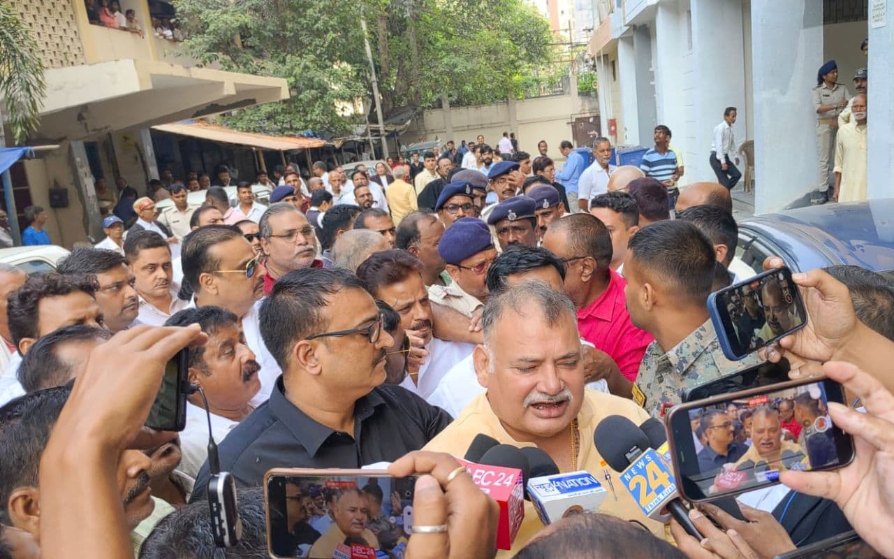 Bihar News: बृज बिहारी हत्याकांड मामले में मुन्ना शुक्ला और मंटू तिवारी को उम्रकैद, कोर्ट में किया आत्म समर्पण