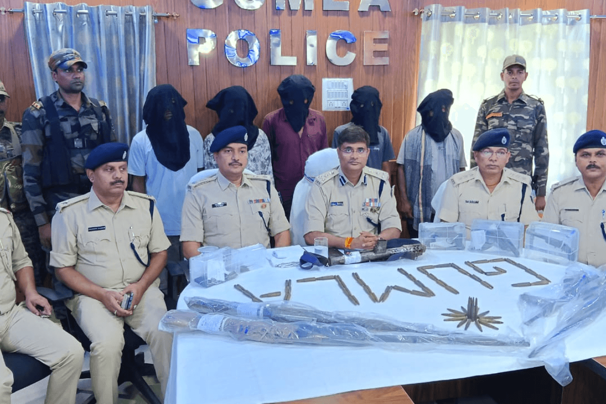 Jharkhand Naxal News: पुलिस को मिली बड़ी कामयाबी, 17 पुलिसकर्मियों को मारने वाला हार्डकोर नक्सली समेत पांच  गिरफ्तार