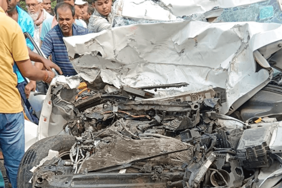 Road Accident In Latehar: पूर्व मंत्री आलमगीर आलम के निजी सचिव के भाई की दुर्घटना में मौत, 4 परिजन घायल