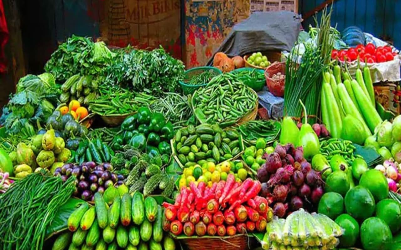 Bihar News: मोतिहारी में नहीं घट रहे हैं हरी सब्जी-मिर्च और आलू प्याज के दाम, बिगड़ रहा है लोगों का बजट