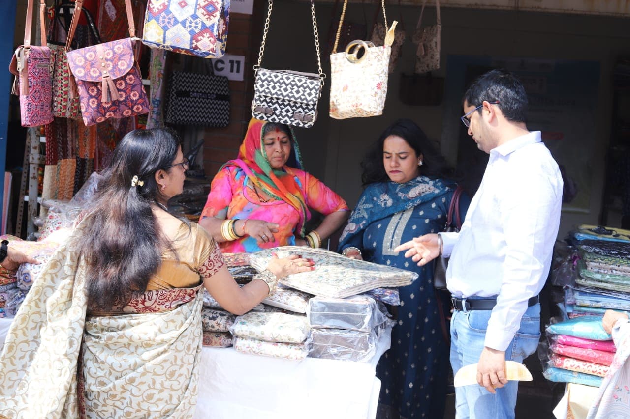 Women Artisan: सरस मेले में पहली बार महिला स्वयं सहायता समूह के लिए लर्निंग और नॉलेज शेयरिंग पवेलियन रहेगा