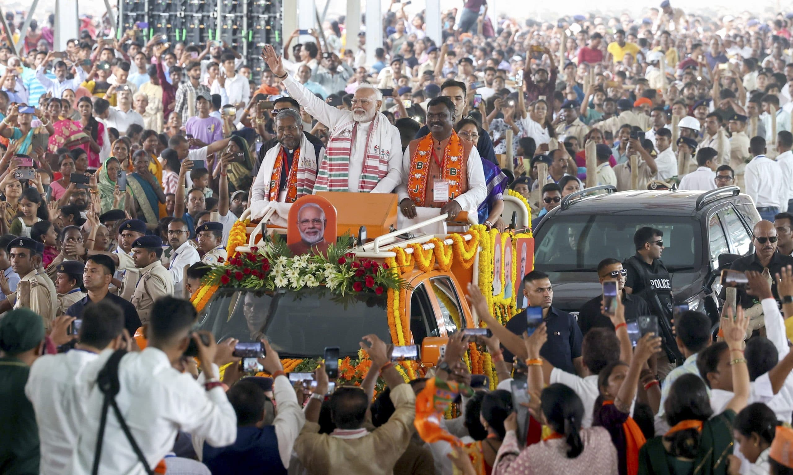 PM Modi को देखने के लिए उमड़ा जनसैलाब, कहा-झारखंड में रोटी-बेटी-माटी बचाने की लड़ाई