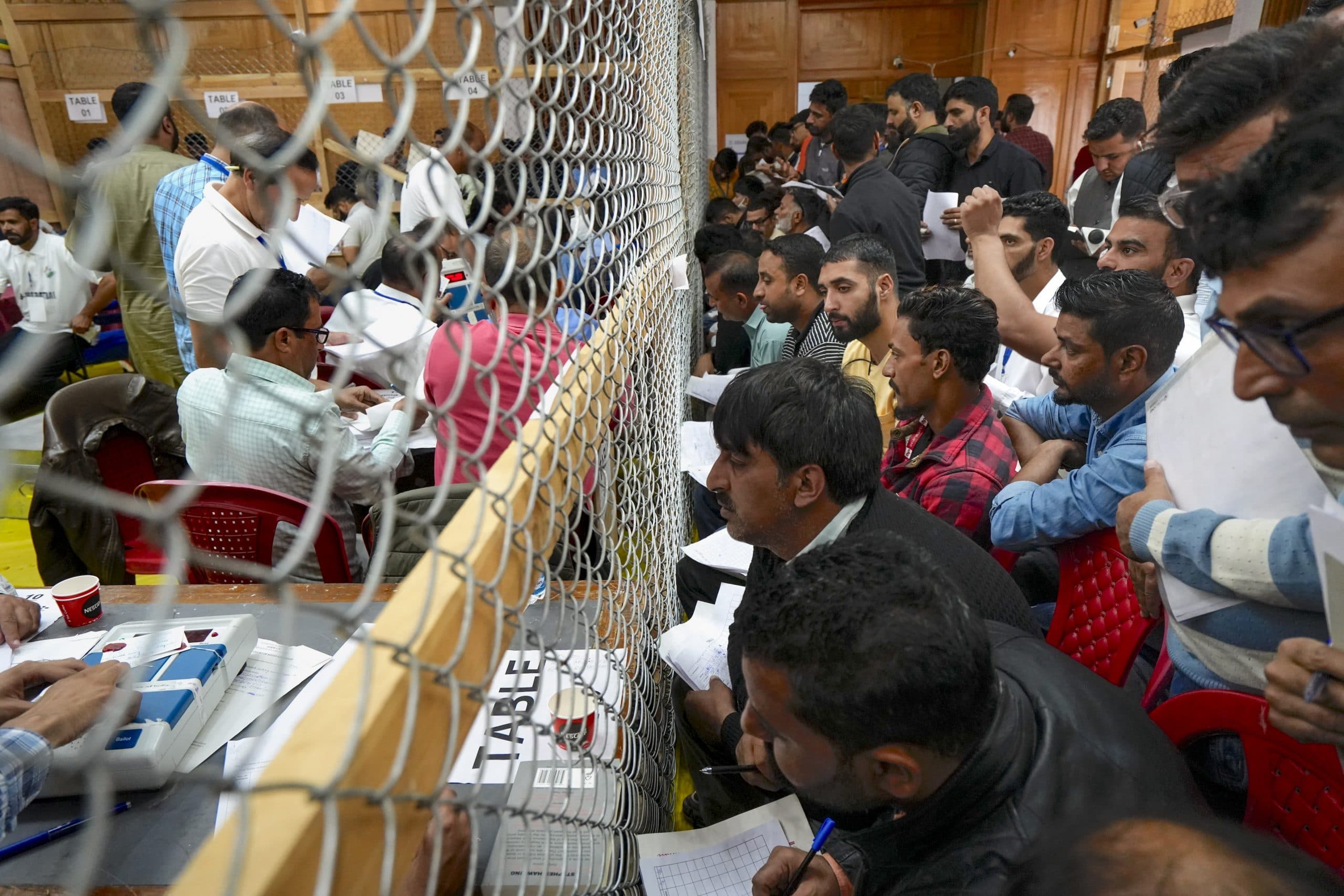 Election Results 2024 : हरियाणा में बीजेपी रुझानों में बहुमत के आंकड़े से आगे, जम्मू-कश्मीर में NC-कांग्रेस का पलड़ा भारी