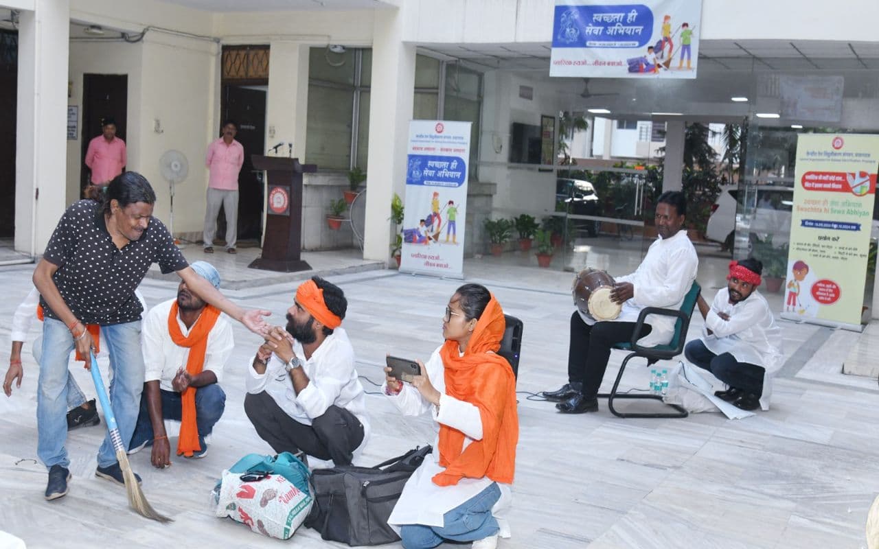 प्रयागराज : कोर द्वारा स्वच्छता जागरूक्ता हेतु नुक्कड़ नाट्य का आयोजन