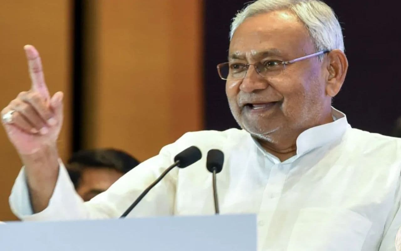 Good News : बिहार के सरकारी कर्मचारियों को CM नीतीश का दीवाली गिफ्ट, इस दिन मिलेगी सैलरी  