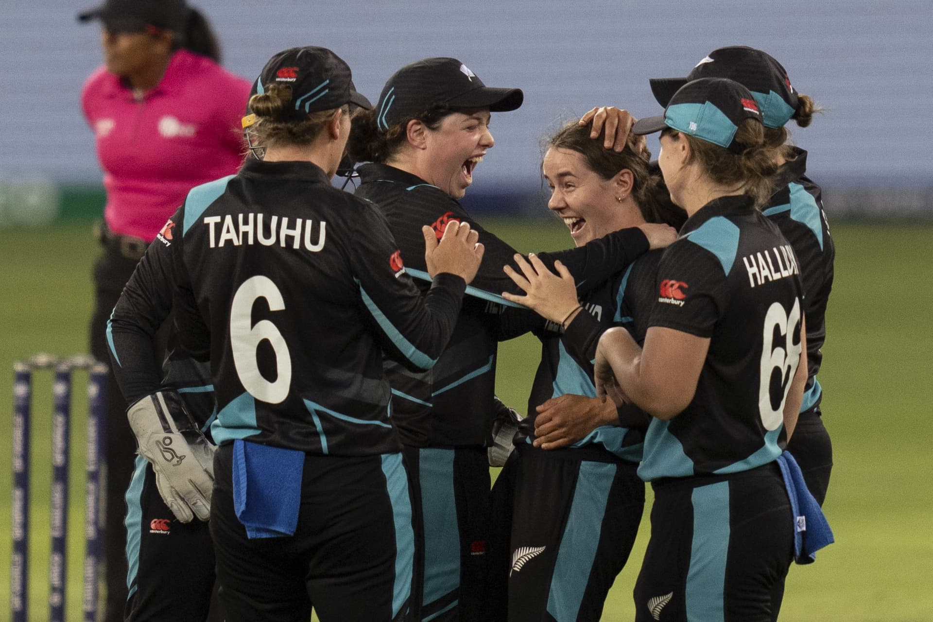 Women T20 World Cup: पाकिस्तान की शर्मनाक हार के बाद भारत बाहर, न्यूजीलैंड सेमीफाइनल में Women T20 World Cup: पाकिस्तान की शर्मनाक हार के बाद भारत बाहर, न्यूजीलैंड सेमीफाइनल में