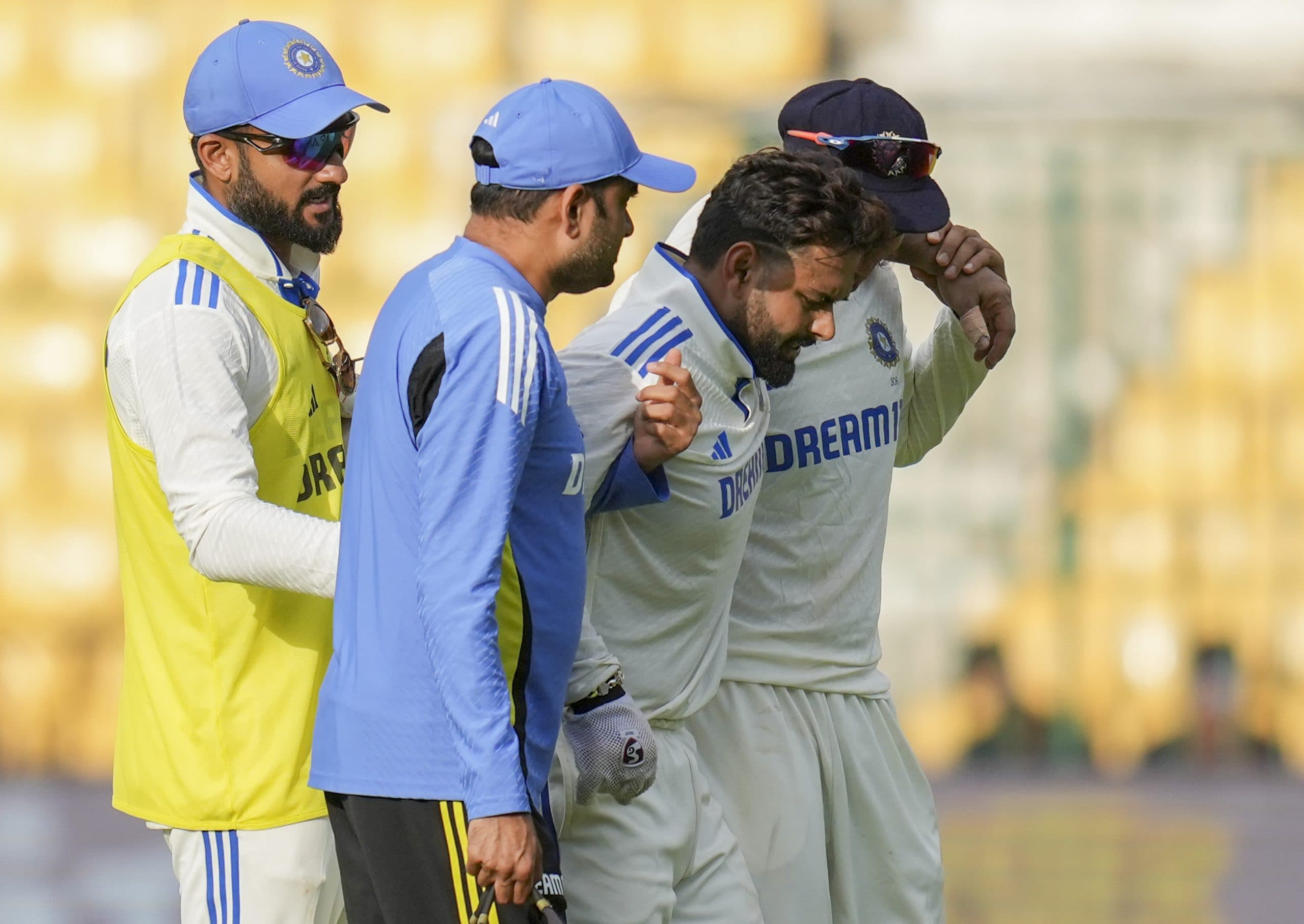 IND vs NZ: चोट के कारण मैदान से बाहर गए ऋषभ पंत, रोहित शर्मा ने दिया हेल्थ अपडेट