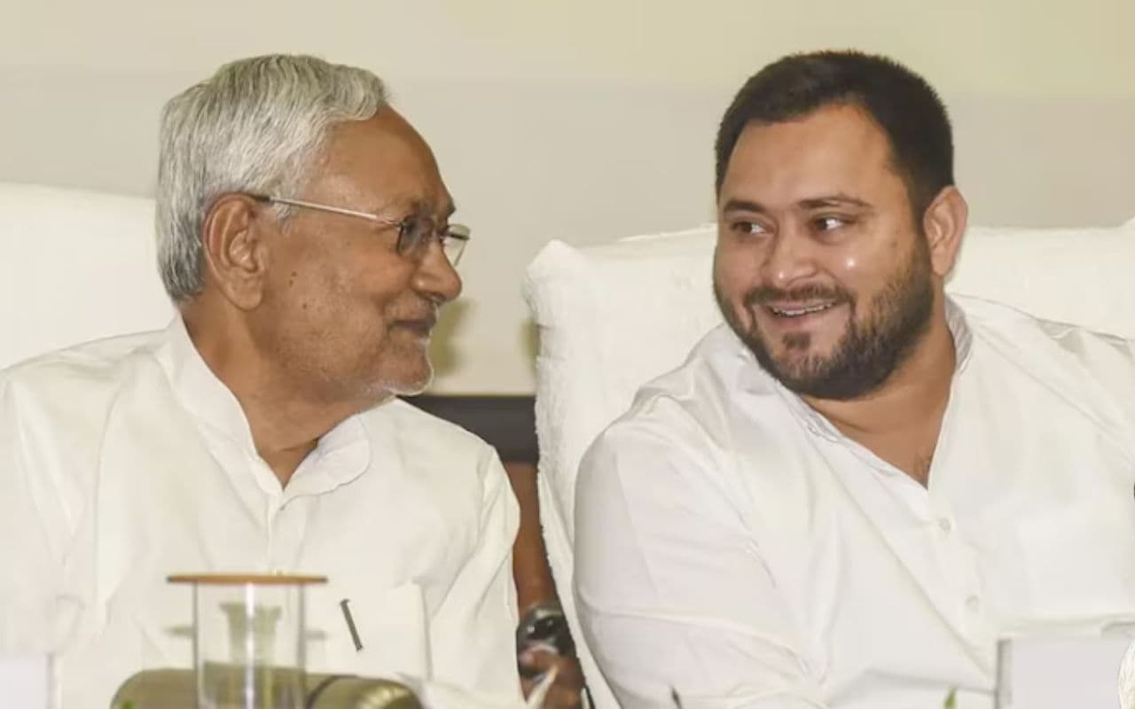 Bihar Politics : नीतीश कुमार ऐहसान नहीं करते तो आज RJD खत्म गई होती, JDU का तेजस्वी पर हमला Bihar Politics : नीतीश कुमार ऐहसान नहीं करते तो आज RJD खत्म गई होती, JDU का तेजस्वी पर हमला