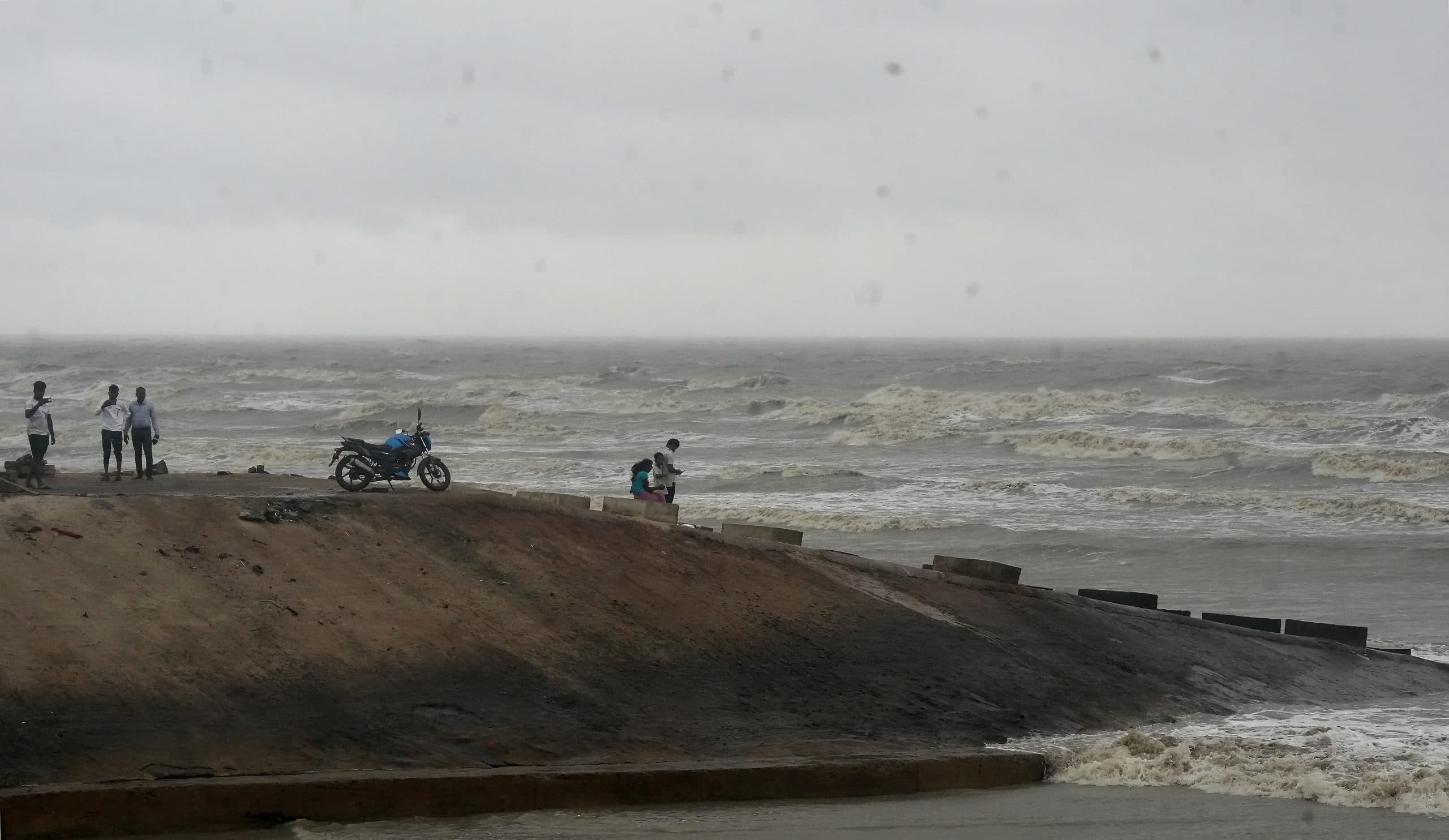 Weather Forecast: आज भी दिखेगा तूफान DANA का असर! बिहार-झारखंड में होगी बारिश, जानिए अगले 12 घंटों का मौसम