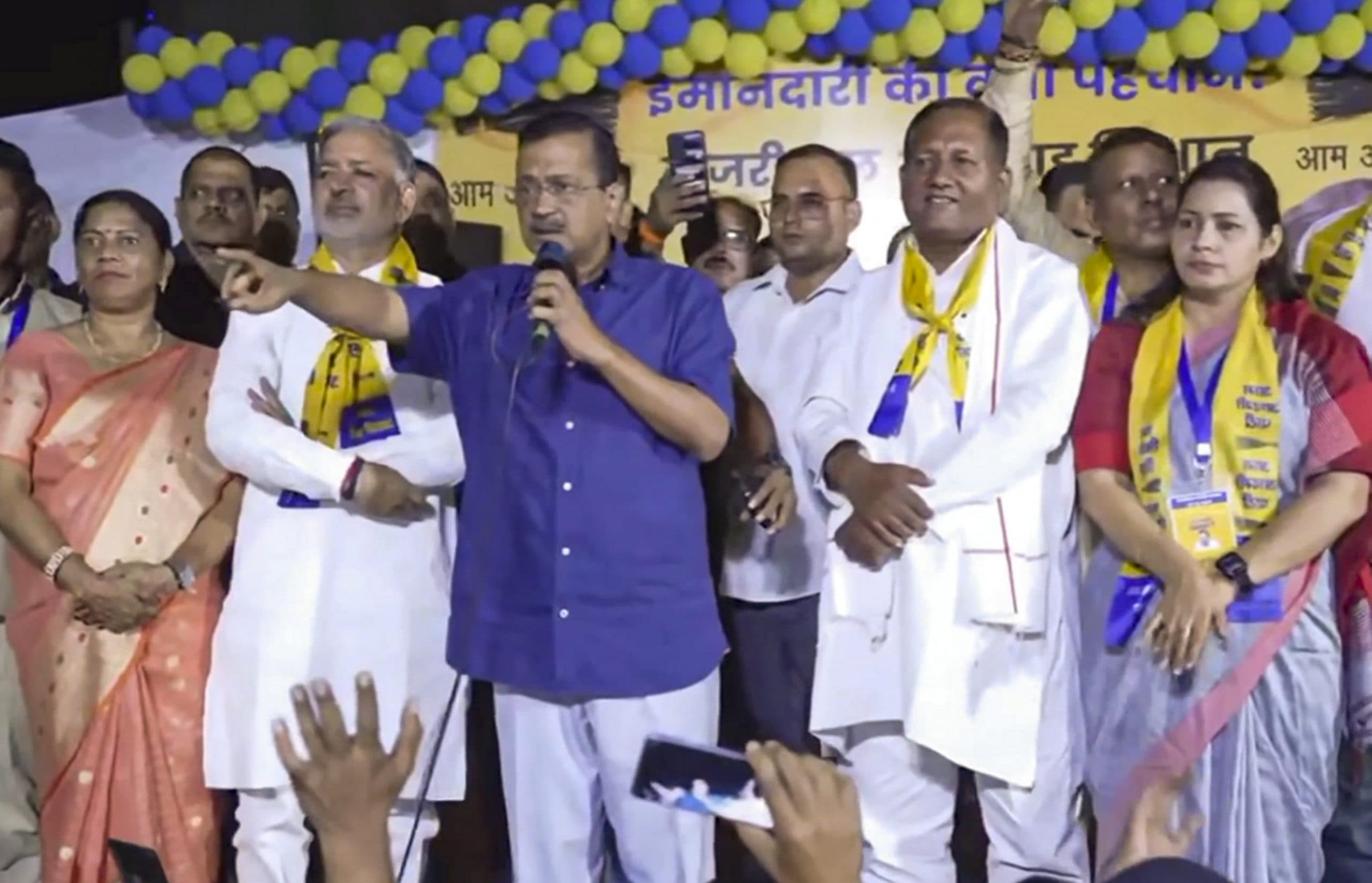 Arvind Kejriwal: दिल्ली के पूर्व सीएम केजरीवाल पर पदयात्रा के दौरान हमला, AAP ने बीजेपी पर लगाया आरोप