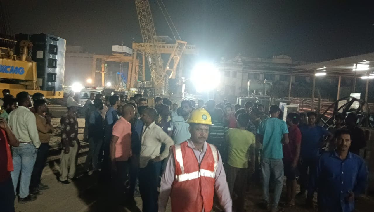 Patna Metro: पटना मेट्रो में काम के दौरान बड़ा हादसा, मिट्टी धंसने से दो लोगों की मौत, 6 मजदूर जख्मी Patna Metro: पटना मेट्रो में काम के दौरान बड़ा हादसा, मिट्टी धंसने से दो लोगों की मौत, 6 मजदूर जख्मी