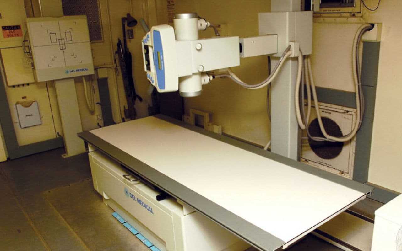 कैमूर पीएचसी में दो माह से एक्स-रे मशीन बंद, मरीज परेशान