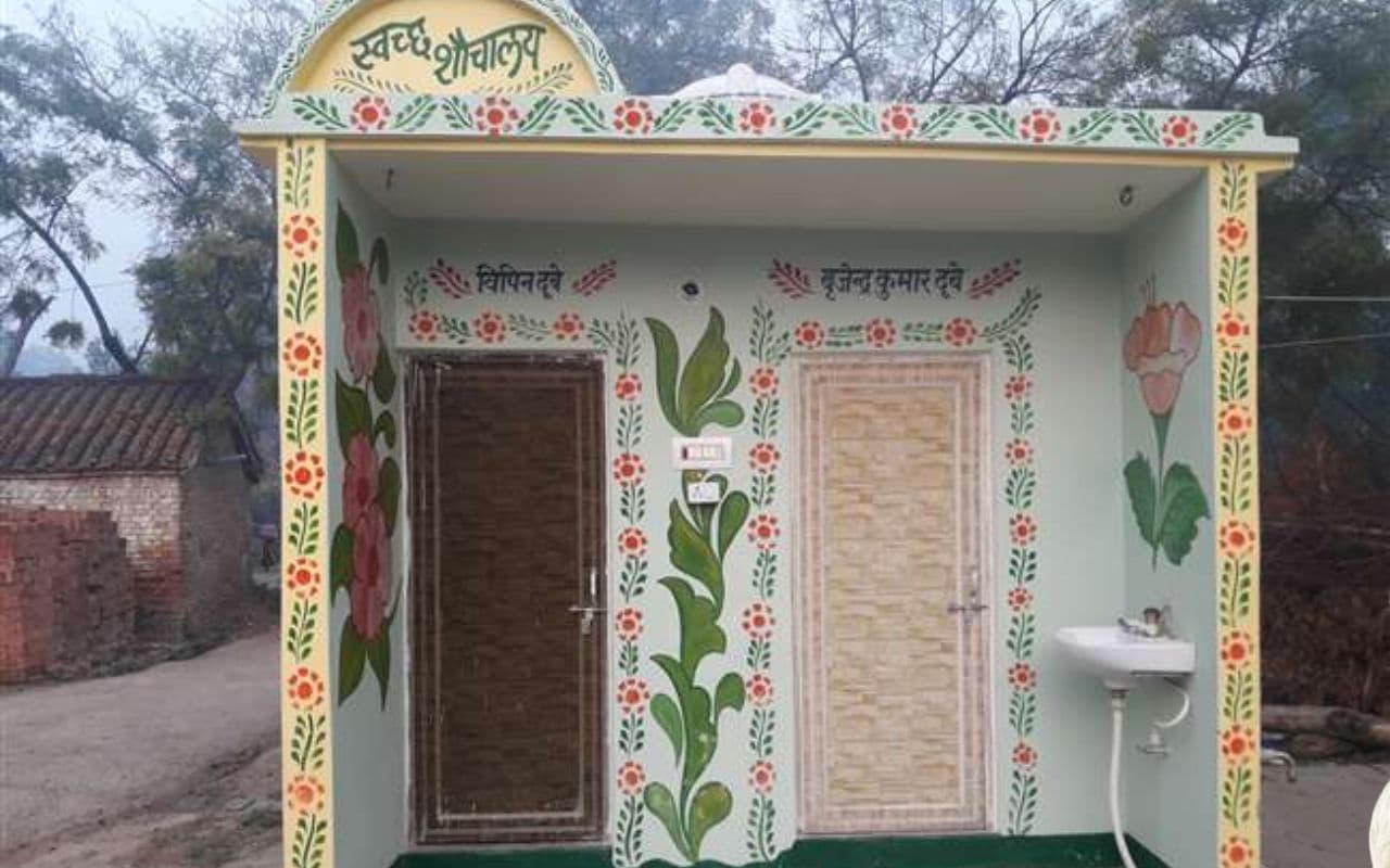 नवादा में कागज पर टॉयलेट बना हड़प लिये 10-10 हजार रुपये, अब अधिकारी नहीं उठाये फोन