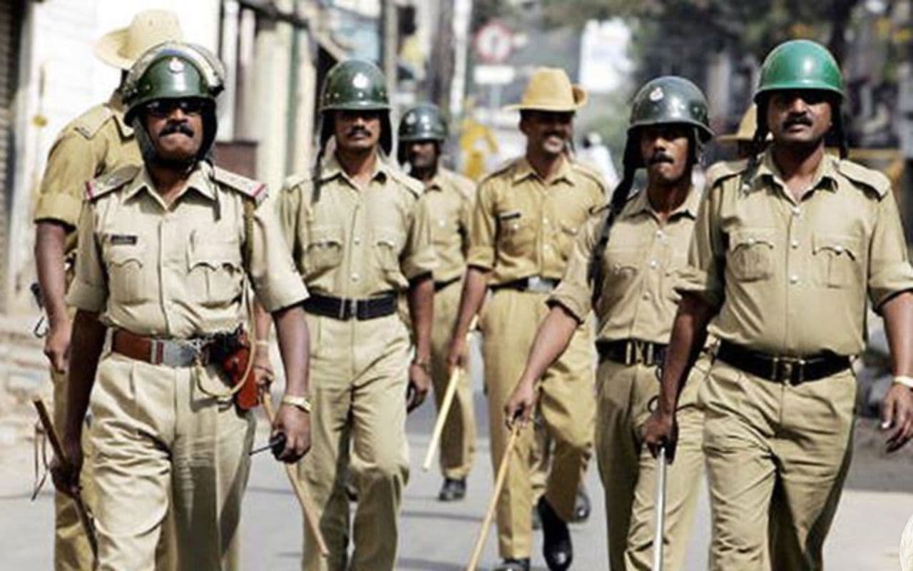 Gaya : कार सवार युवकों को बेवजह पीटना दरोगा और सिपाही को पड़ा भारी, SP ने किया सस्पेंड