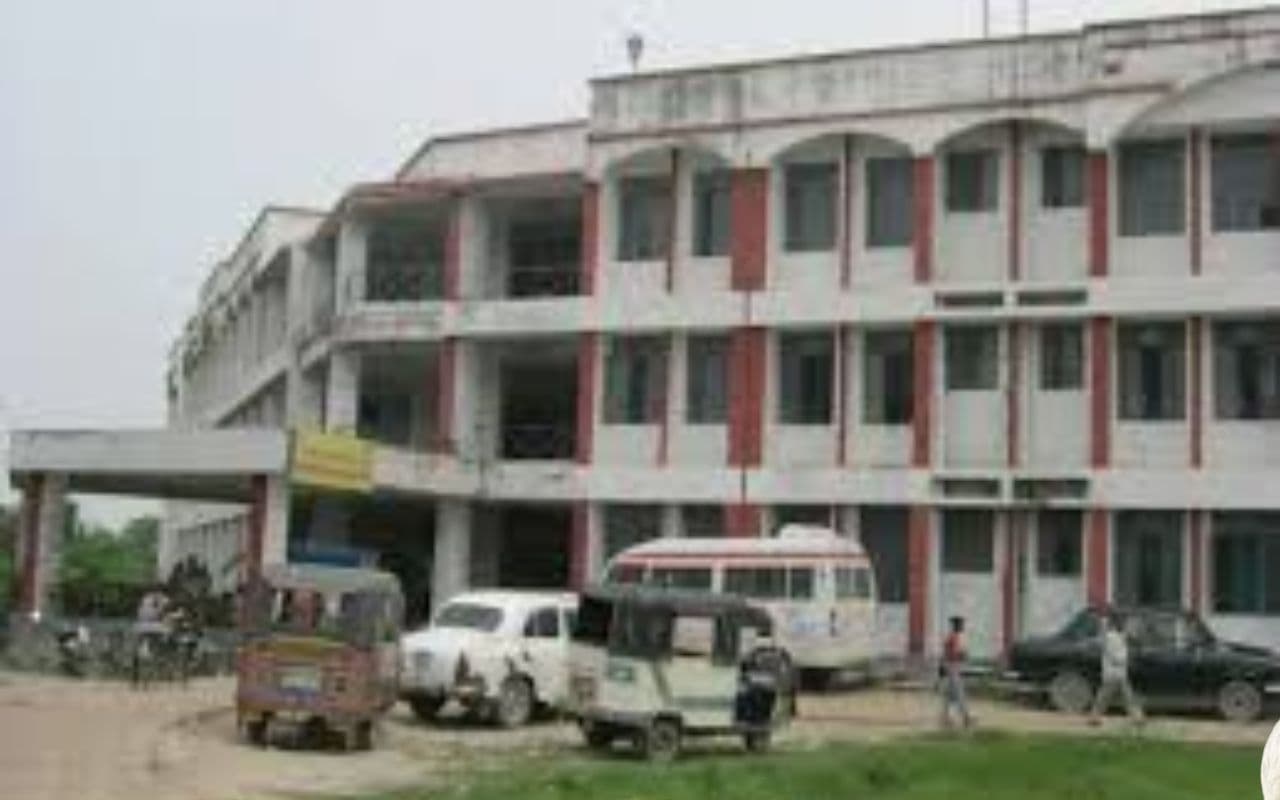 Hajipur : दो हजार नहीं देने पर प्रसव पीड़िता को नहीं मिला बेड, फर्श पर दिया बच्चे को जन्म