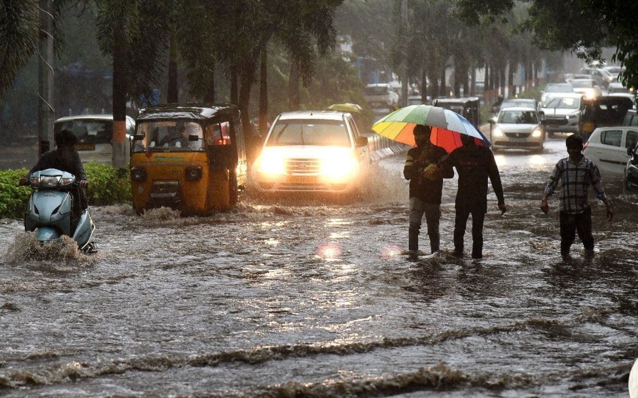 Bihar Weather : बिहार में बादलों का डेरा, 24 से 29 अक्तूबर के बीच होगी जोरदार बारिश, IMD ने जारी किया अलर्ट 
