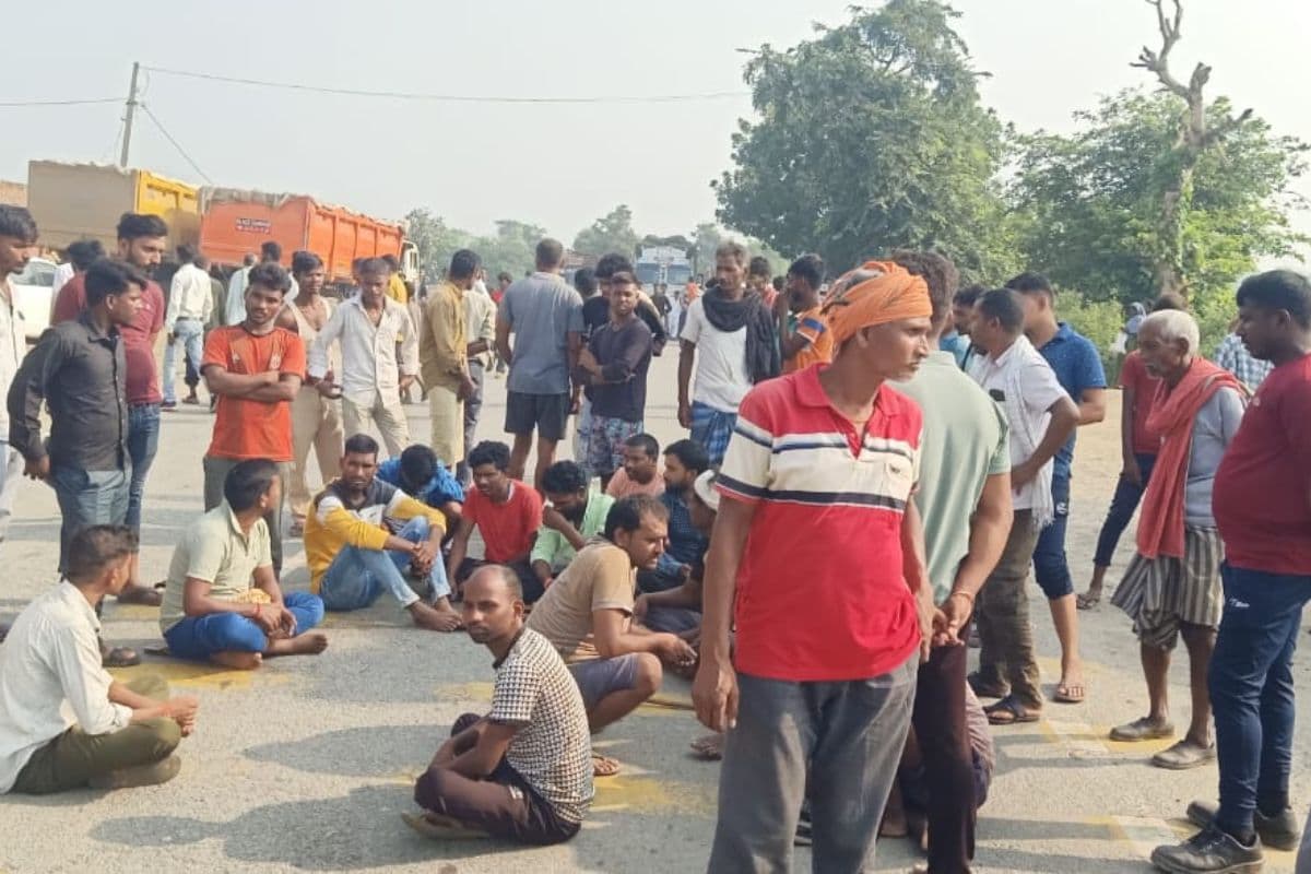 Road Accident: पलामू में बाइक सवार 3 लोगों को ट्रक ने रौंदा, दादी और पोते की मौत, एक की हालत गंभीर