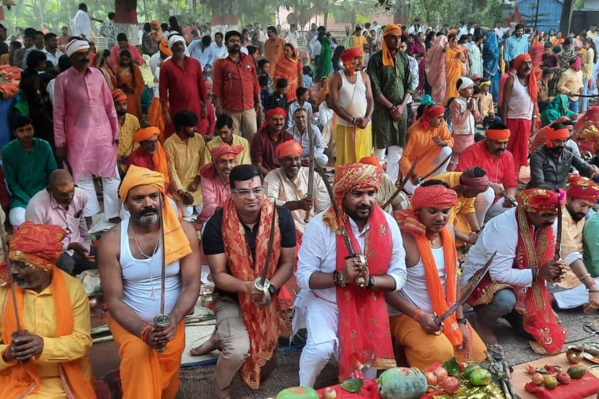 Durga Puja 2024: मां भद्रकाली मंदिर में नवमी के दिन दी गयी संधि बलि, श्रद्धालुओं की उमड़ी भीड़