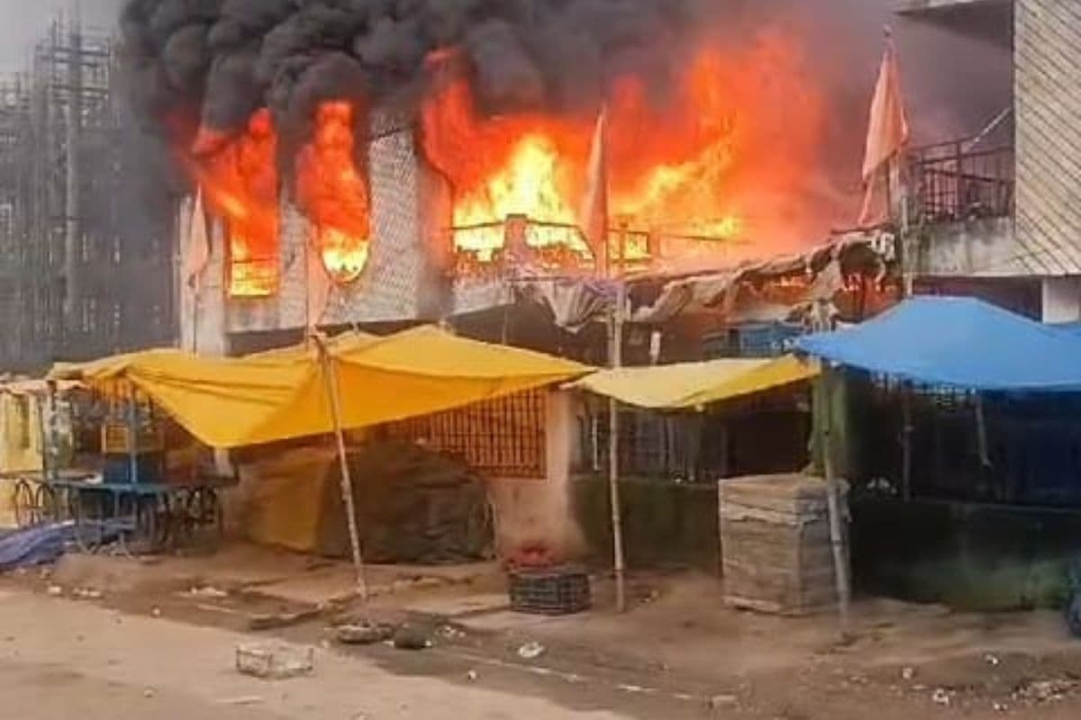 Jharkhand News: रांची के सुखदेव नगर सब्जी मंडी में लगी आग, मची अफरा-तफरी