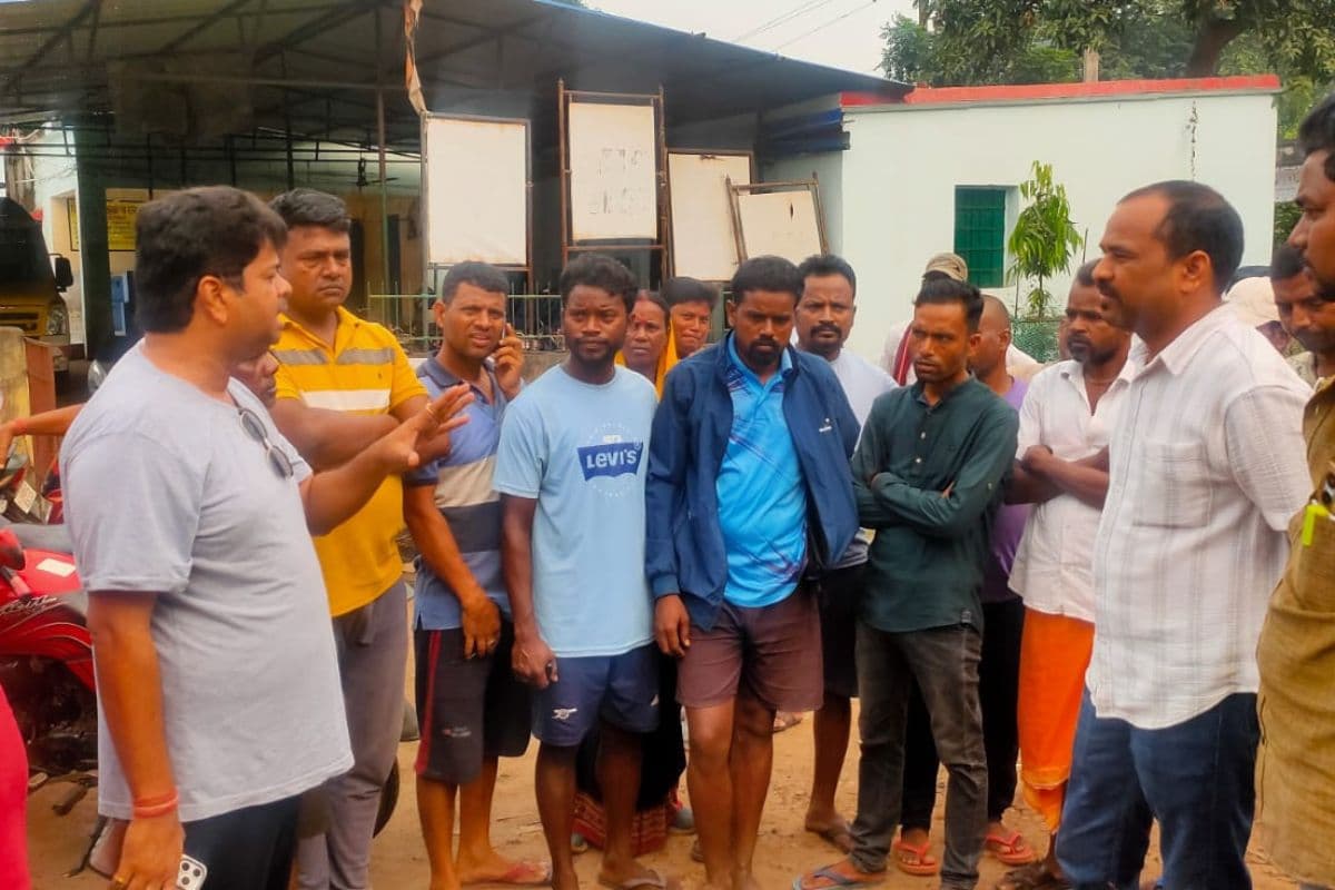 Jharkhand News: सरायकेला में जंगली हाथी ने युवक को पटक कर मार डाला, वन विभाग पर आक्रोशित हुए ग्रामीण