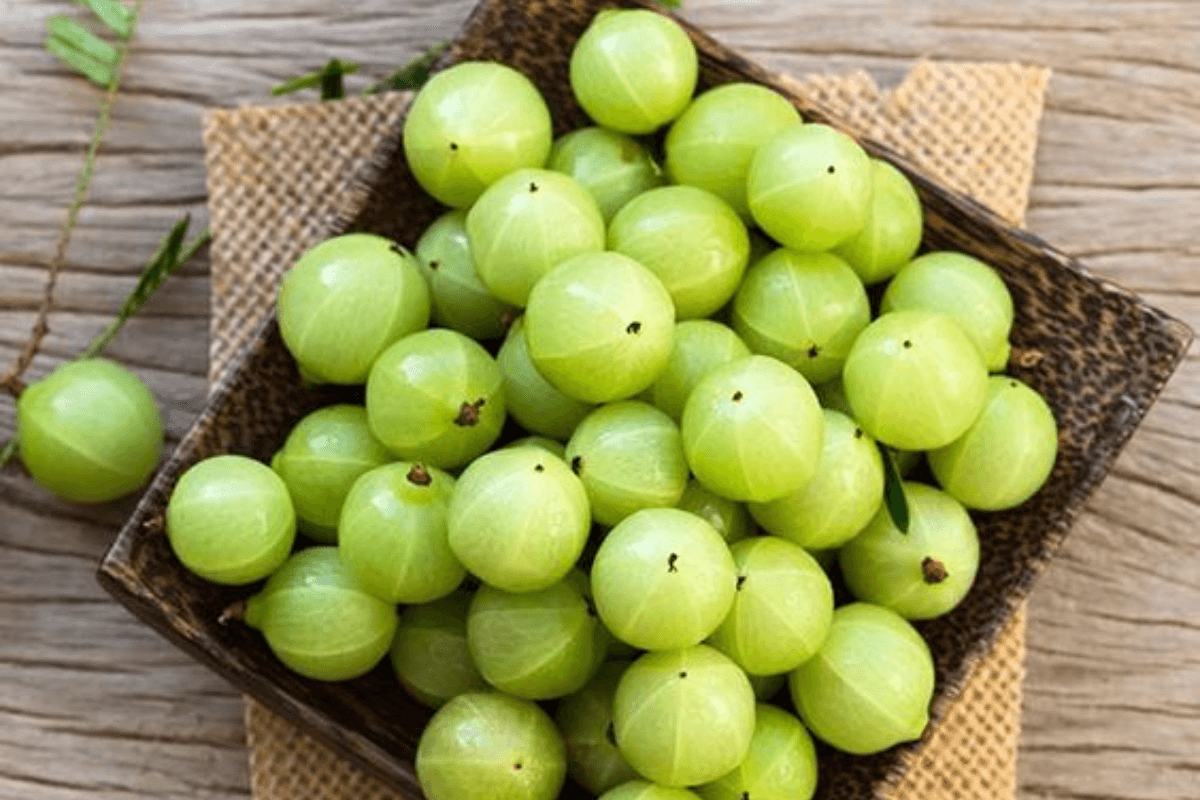 Hair care with Amla: अब आंवले का पानी करेगा आपके सफेद बालों की समस्या को दूर