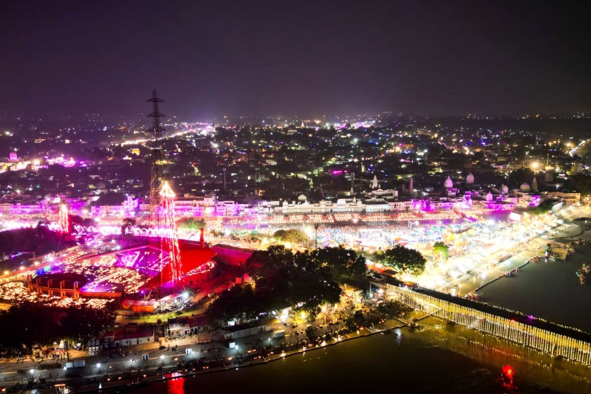 Ayodhya Deepotsav: अयोध्या ने रचा इतिहास, 25 लाख से अधिक दीये जलाने का बनाया वर्ल्ड रिकॉर्ड