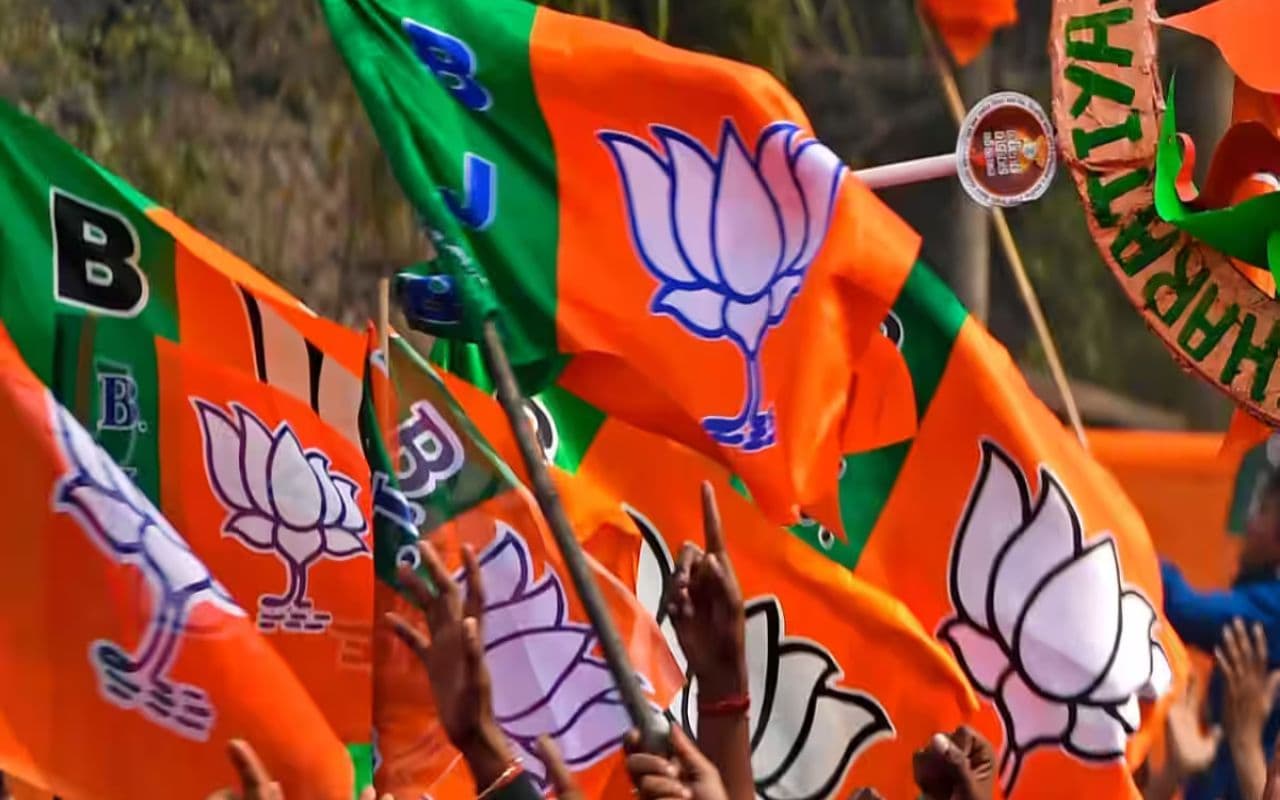 Jharkhand Chunav: क्या बागी BJP की राह में बनेंगे रोड़ा? प्रदेश आलाकमान मनाने में जुटा, एक तो बाबूलाल को ही दे रहा चुनौती