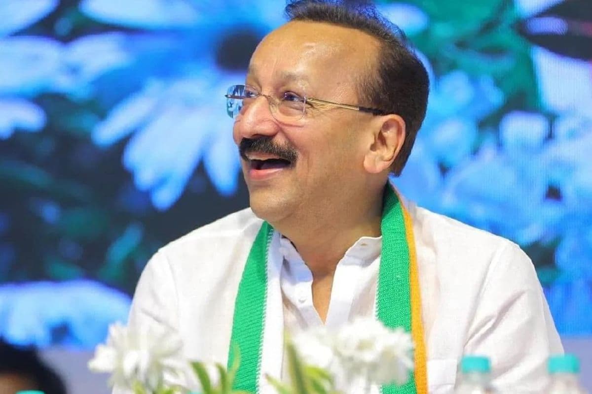 Baba Siddique: NCP अजित पवार गुट के नेता बाबा सिद्दीकी की गोली मारकर हत्या, दो लोग गिरफ्तार